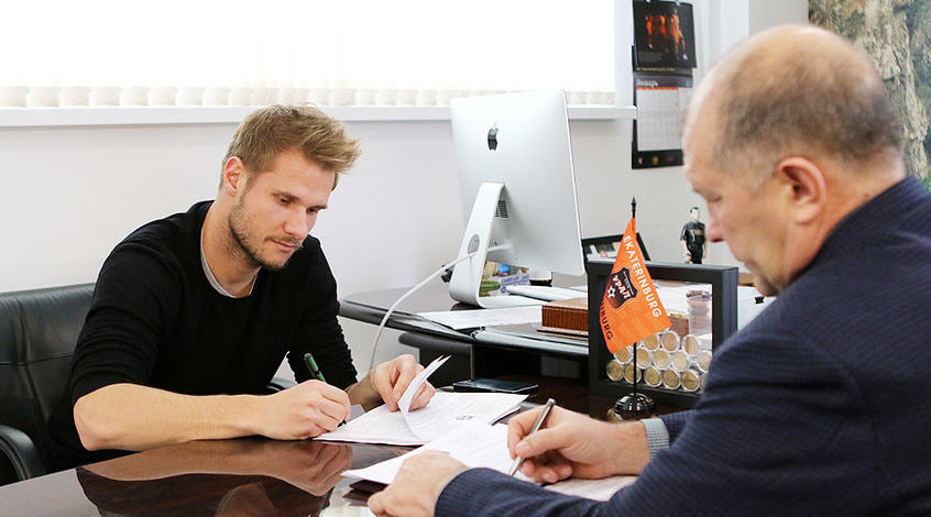 Официально: "Урал" подписал экс-игрока "Карпат" Грегора Балажица