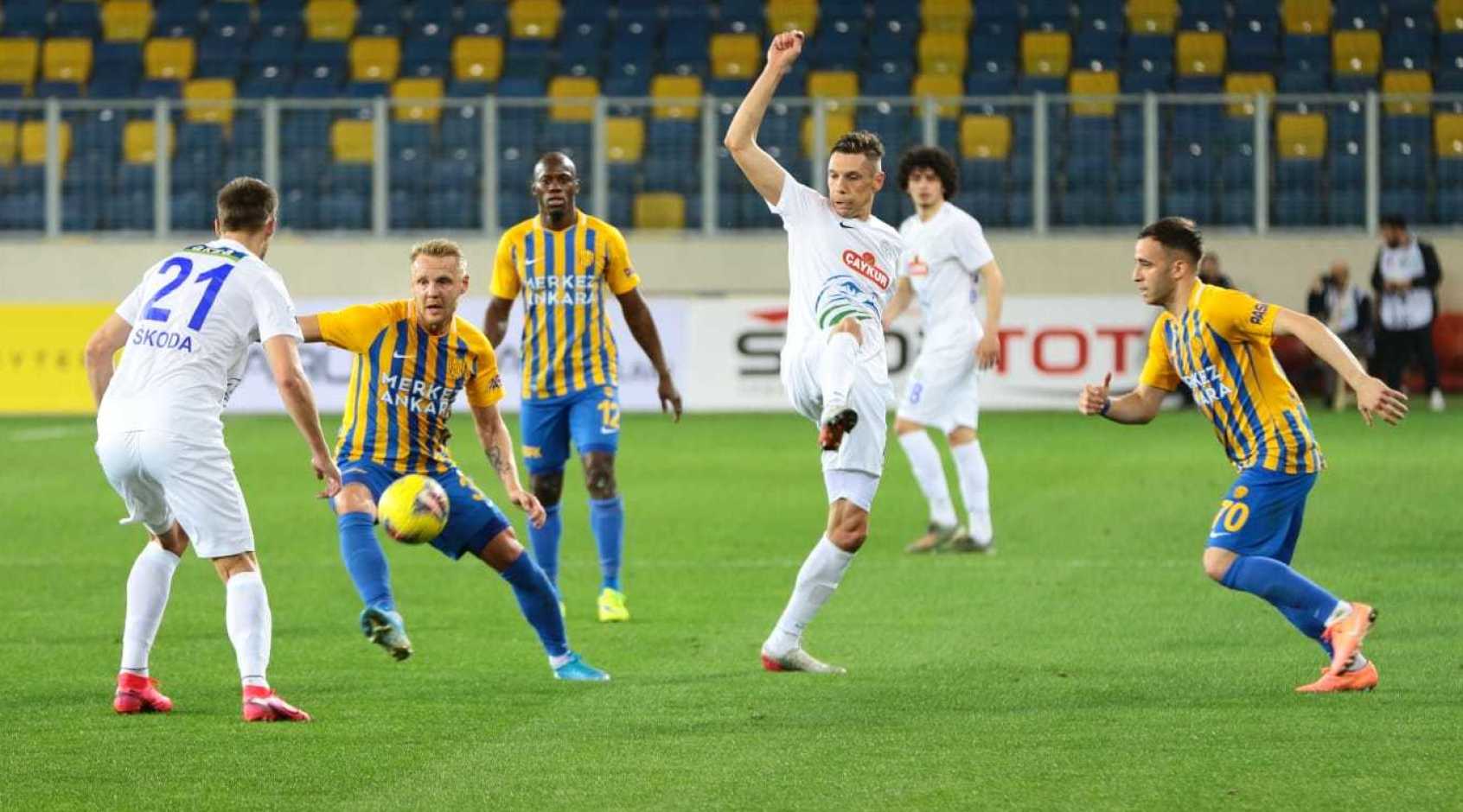 "Ризеспор" не будет продлевать аренду Дениса Гармаша