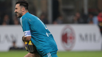 "Белененсеш" предложил Буффону необычный контракт - со сладостями и билетами в музеи