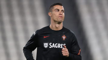 "Роналду повезло, что мяч находился возле паха игрока "Ливерпуля" - экс-арбитр - о наказании звезды "МЮ"