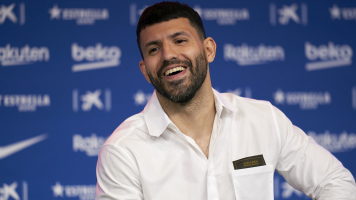 Серхио Агуэро в матче с "Бенфикой" принял арбитра за своего одноклубника (Видео)