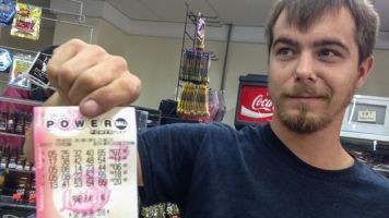 Украинцы могут официально побороться за джекпот в 174 миллиона долларов. Узнайте, как это сделать