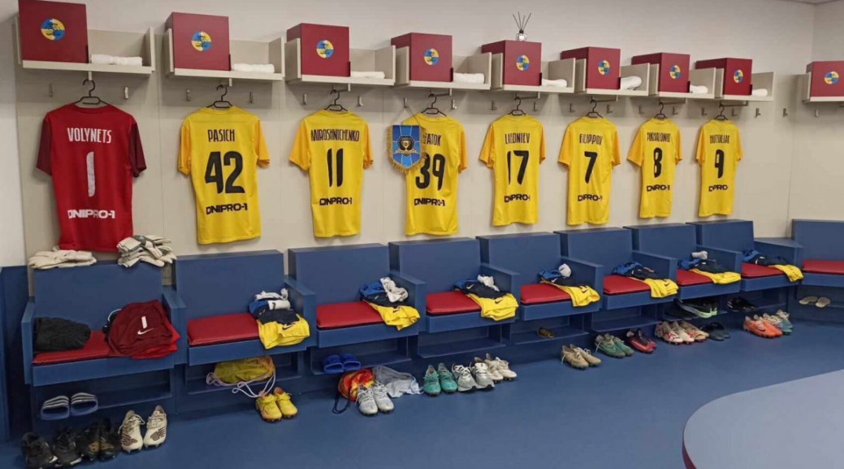 "Дніпро-1": аншлаг на "Спартак", перевага - жовтому, підвищений ризик 