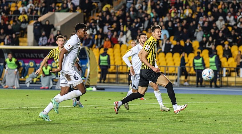 "Кайрат" - "Шахтар" 0:0. Карагандинський "автобус" везе нічию