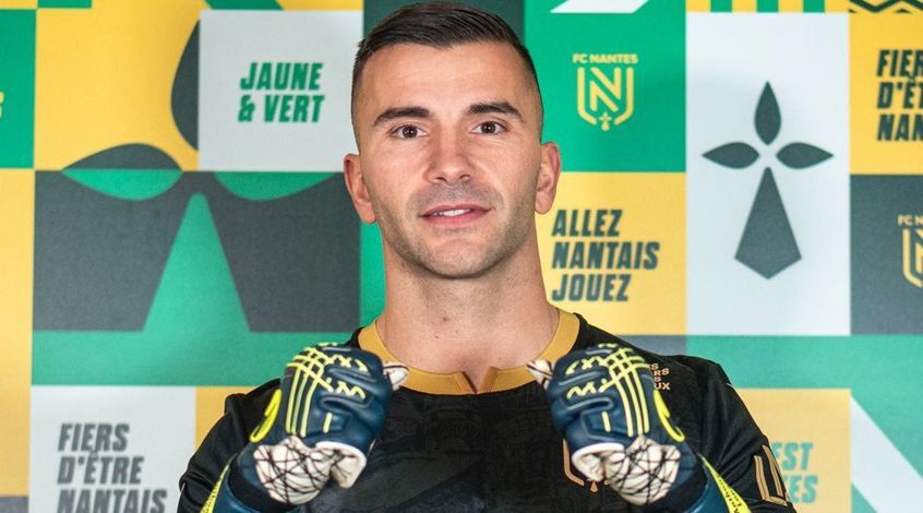 Воротар "Ліона" перейшов у "Нант", близькі до відходу хавбек і форвард