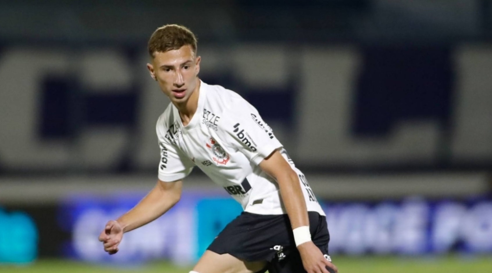 "Динамо" підписує 19-річного бразильського вінгера Лео Агостіньо з "Корінтіанса"