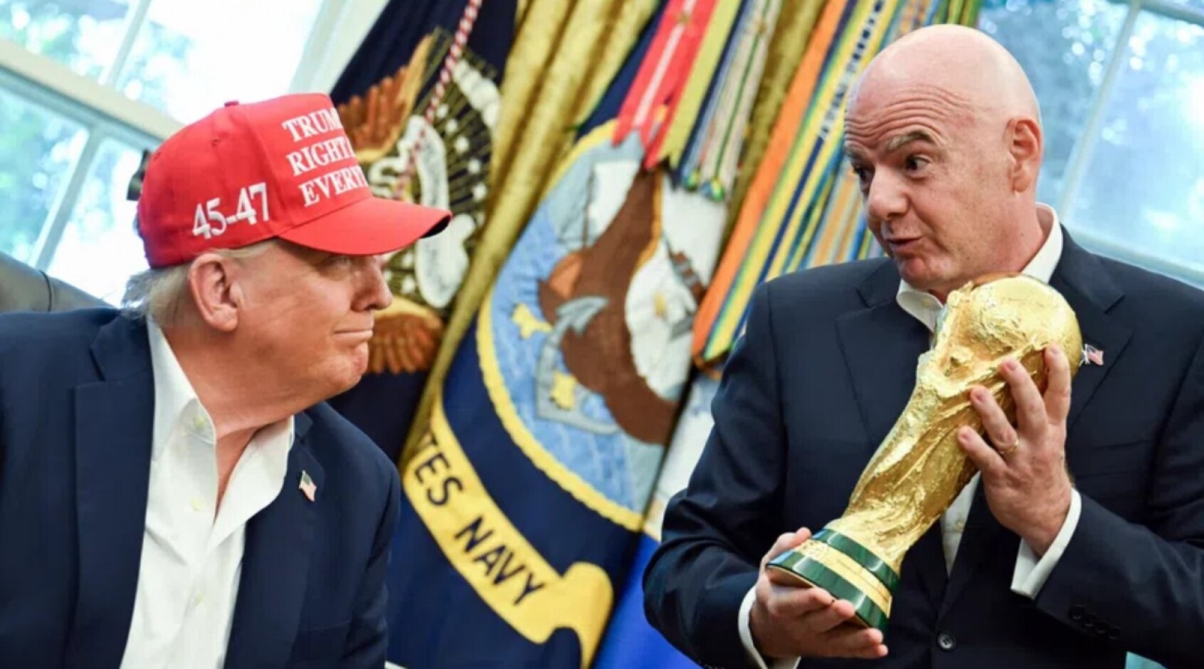 Розділив тріумф з Іспанією: Трамп опинився в епіцентрі подій під час вручення Кубка світу