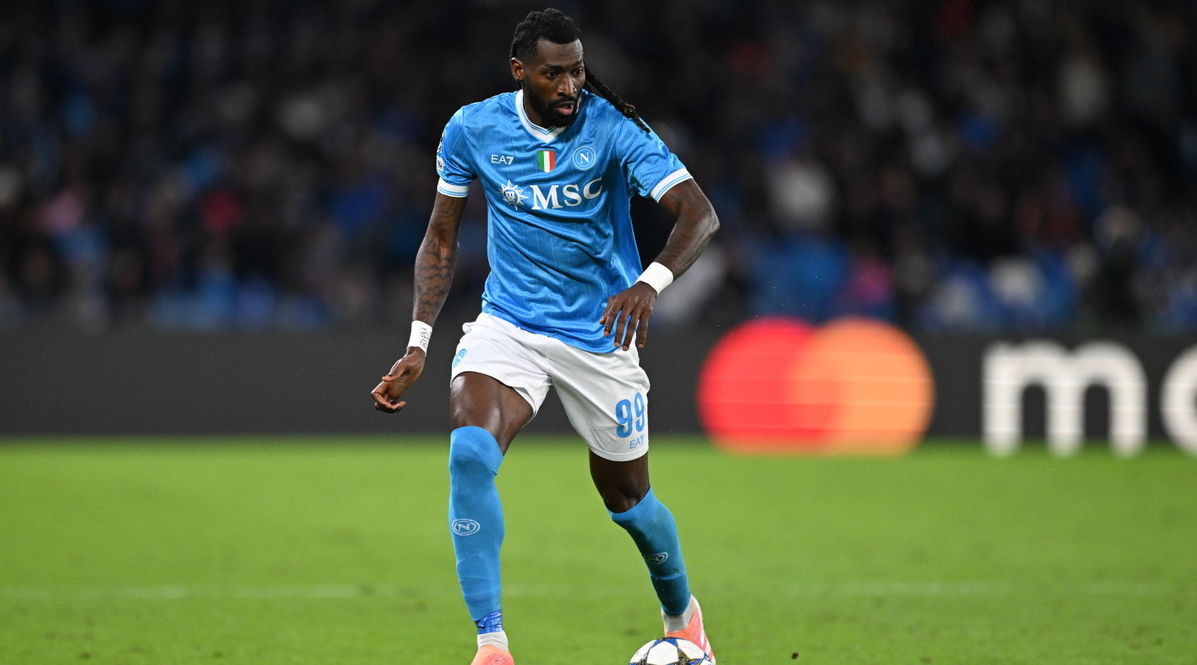 Замбо-Ангісса отримав тяжку травму: "Наполі" та збірна Камеруну втратили його надовго